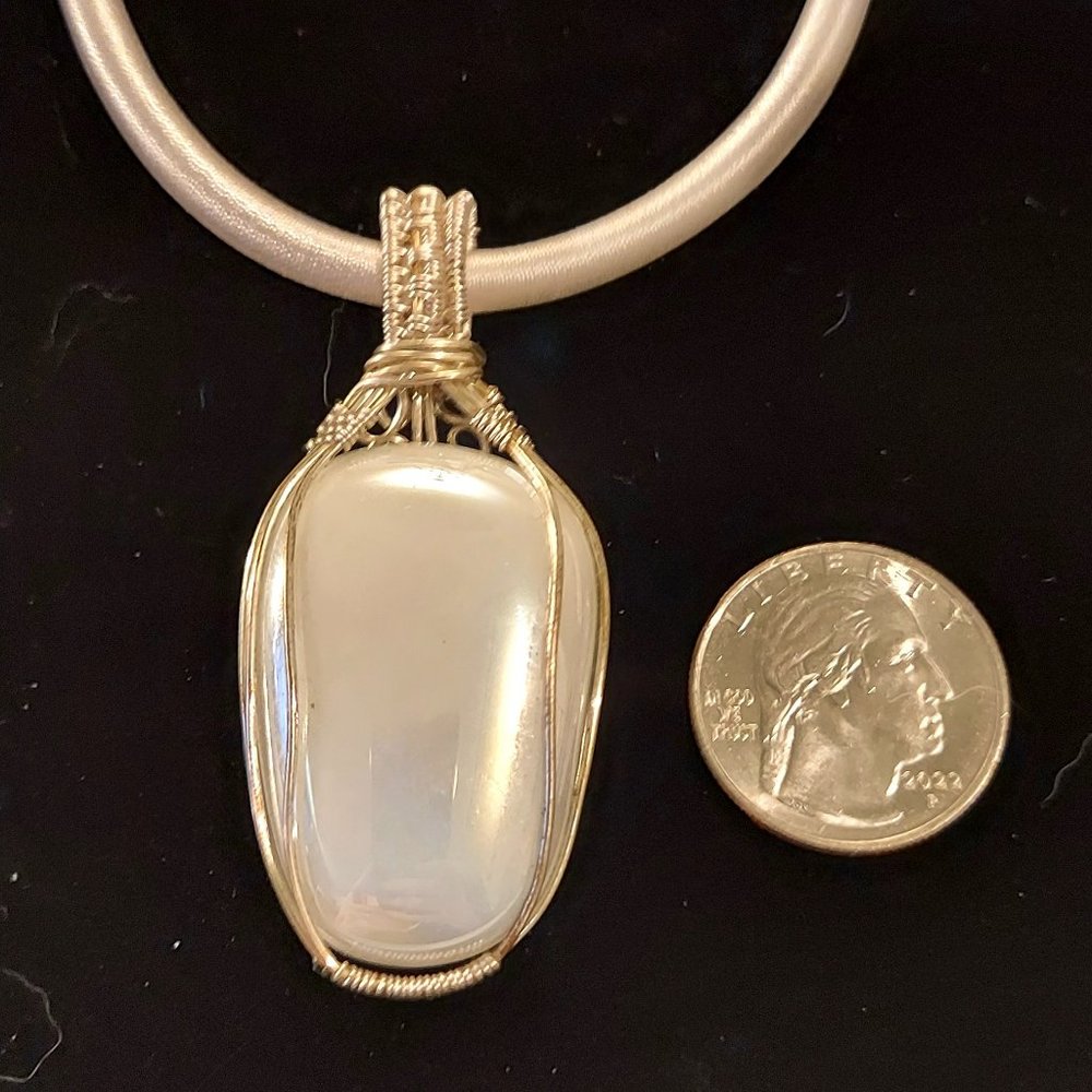 Decorative Stone Pendant with Silver Plated Copper Wire
